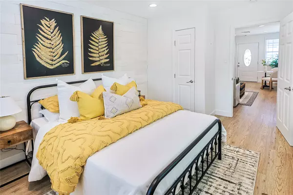 5121 Avenue Q, Galveston, TX 77551