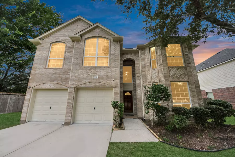 9002 Sundown DR, Pearland, TX 77584