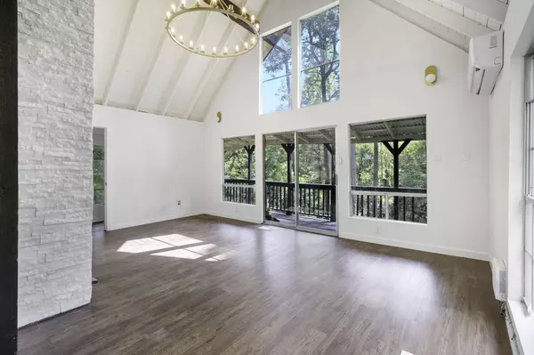 291 White Oak CIR, Point Blank, TX 77364