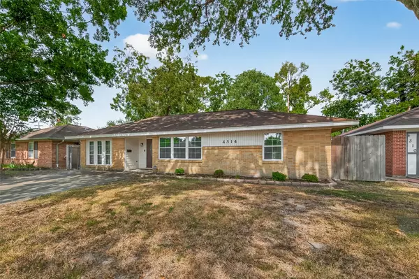 Houston, TX 77092,4314 Viking DR