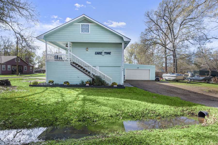 114 Holiday LN, Livingston, TX 77351