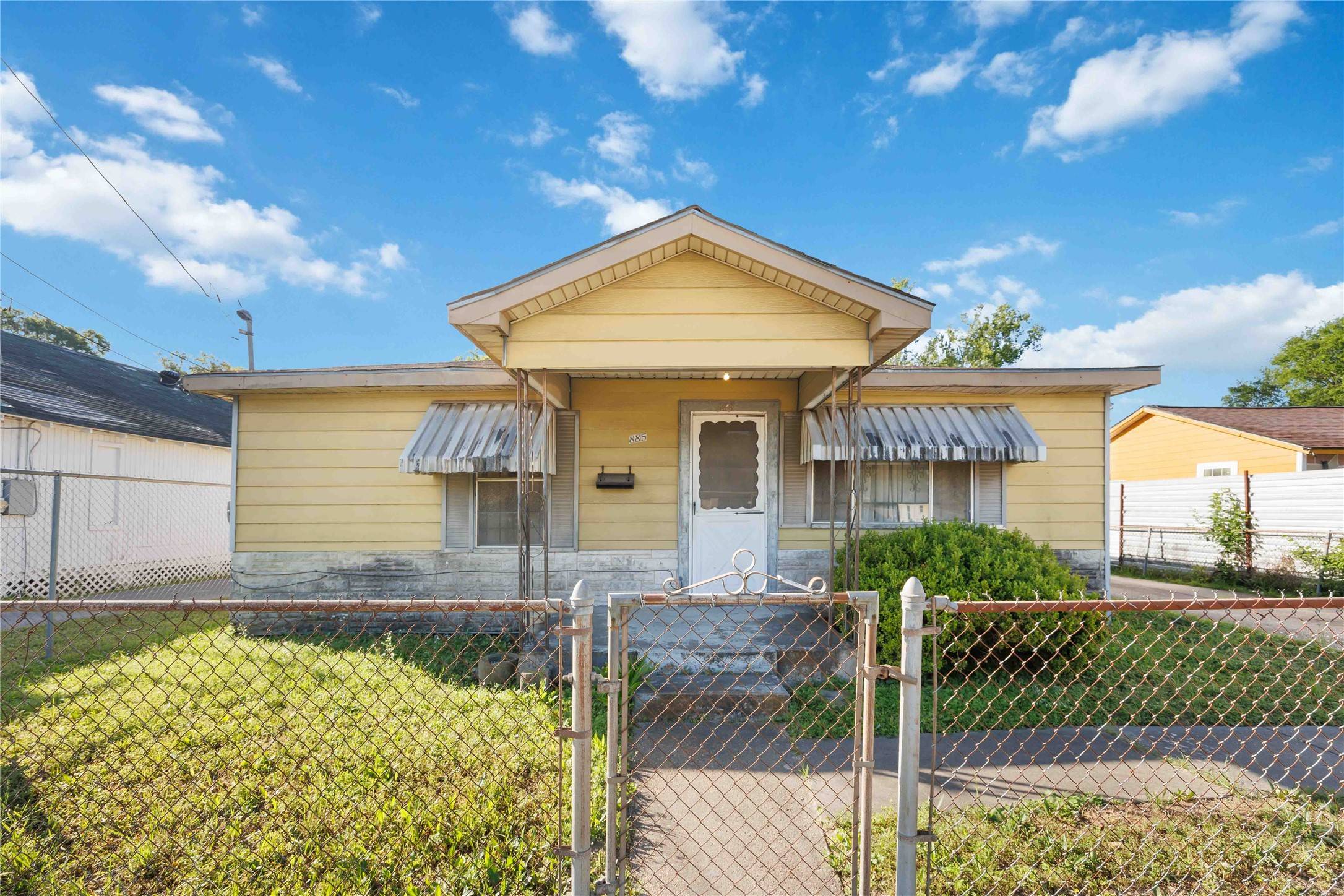 885 W Little York RD,  Houston,  TX 77091
