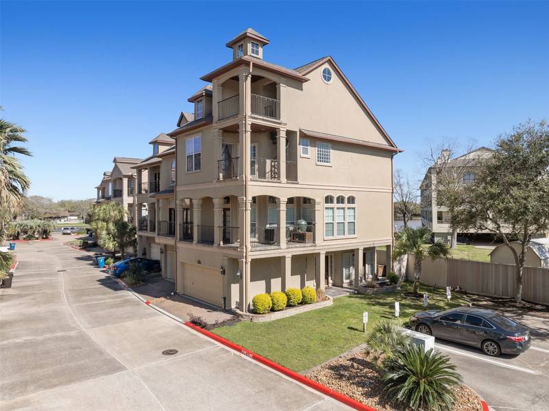 18725 Egret Oaks LN, Webster, TX 77058