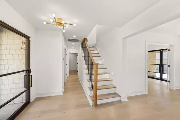 Houston, TX 77018,709 W 39th ST