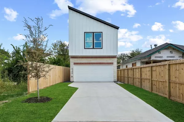 7704 Sealey ST, Houston, TX 77088
