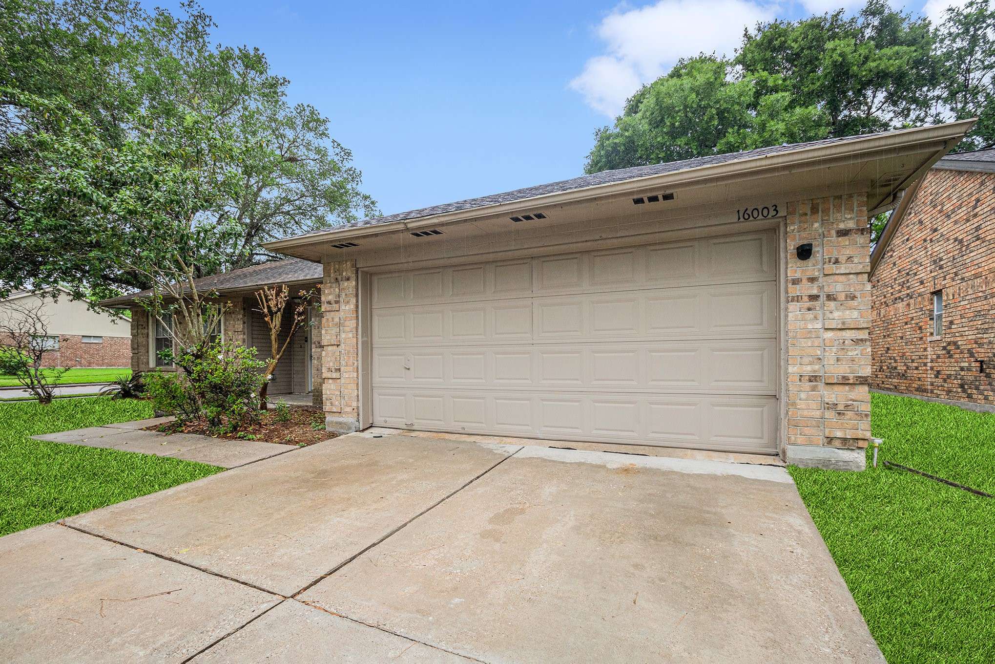 16003 Surrey Woods DR, Friendswood, TX 77546