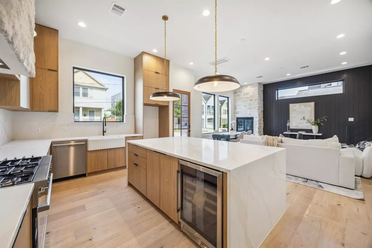 Houston, TX 77007,829 Alexander ST