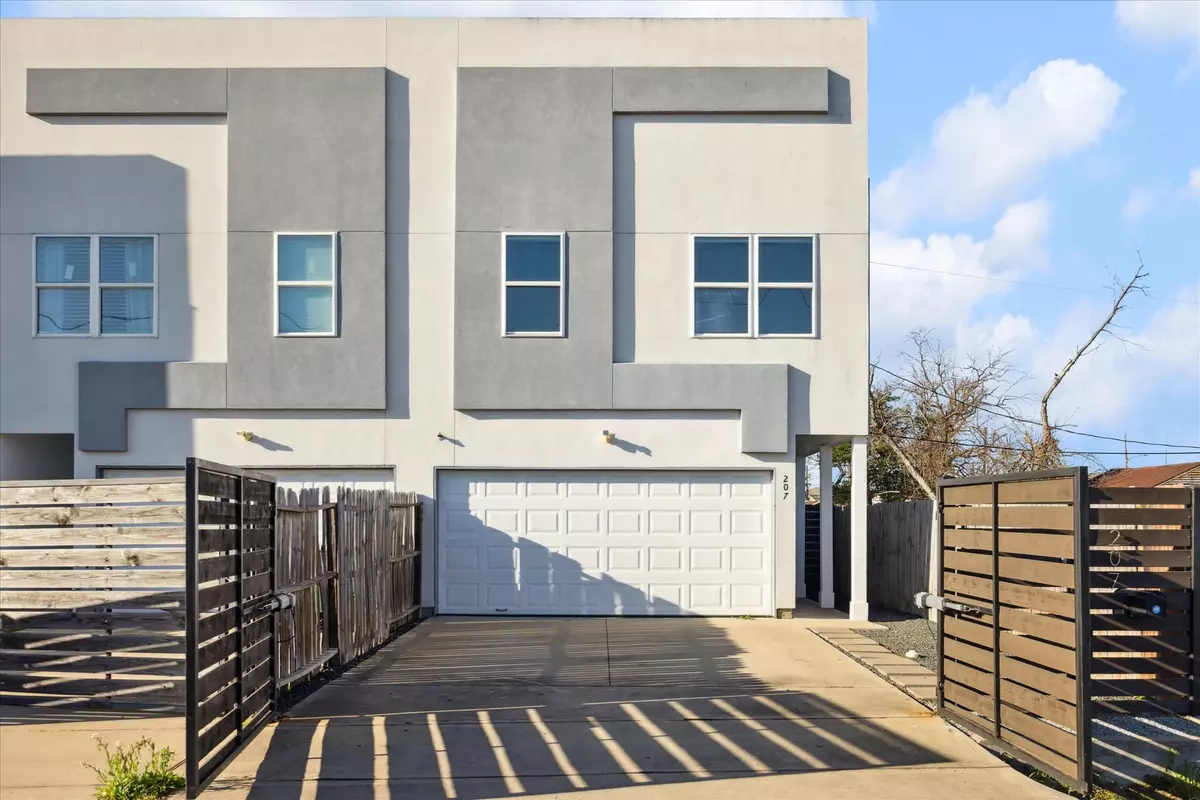 Houston, TX 77018,207 E 43rd ST