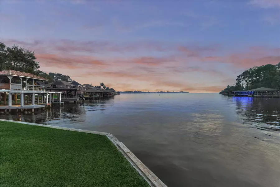 12424 Lake Vista DR, Willis, TX 77318