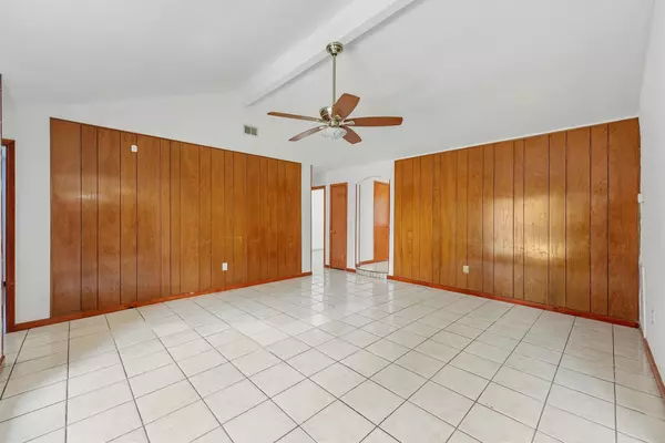 Baytown, TX 77521,5302 Lorraine DR