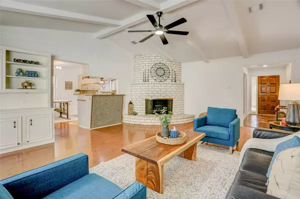 Houston, TX 77042,10803 Chevy Chase DR