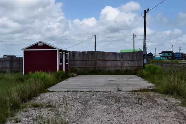 1206 Bluewater ST, Sargent, TX 77414