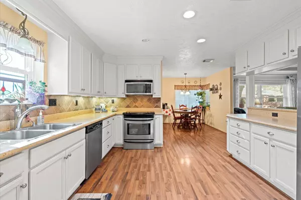 Friendswood, TX 77546,330 Dawn Hill DR