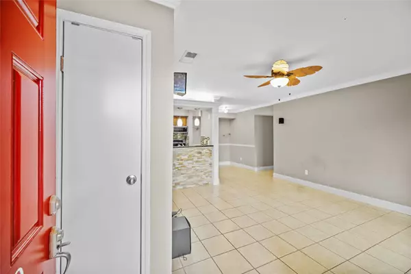 Webster, TX 77058,18511 Egret Bay BLVD #409
