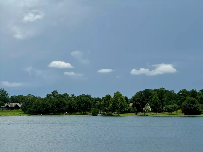 336 Royal Navigator RD, Montgomery, TX 77316