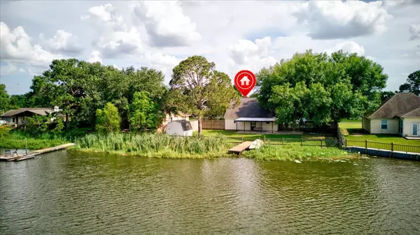 Winnie, TX 77665,218 N Lake DR