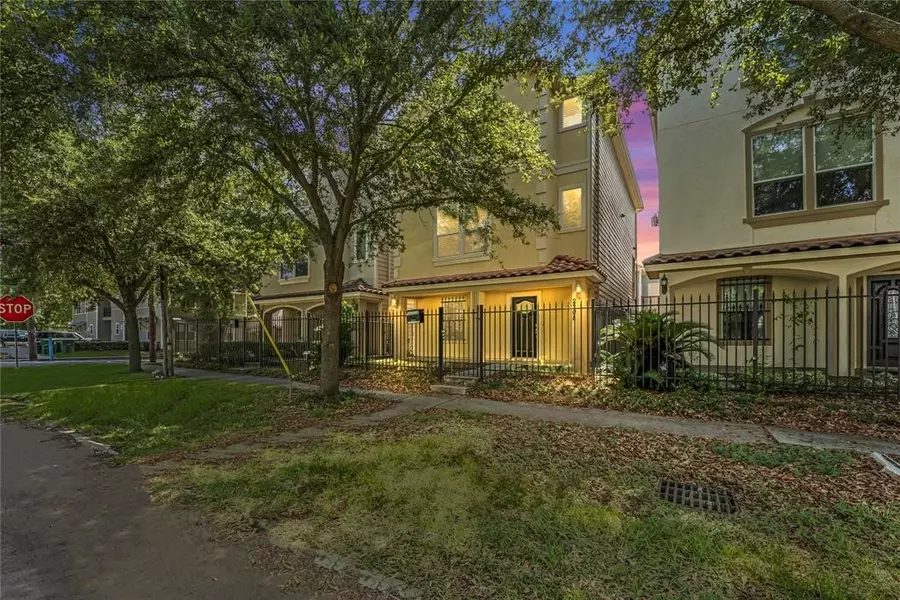 2208 Colorado ST, Houston, TX 77007