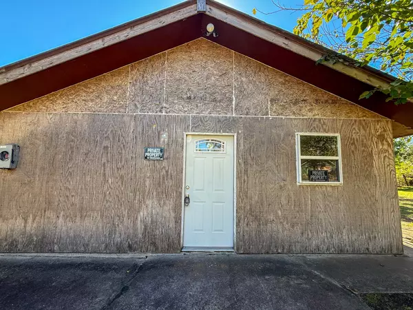 Onalaska, TX 77360,142 W Hickory CV