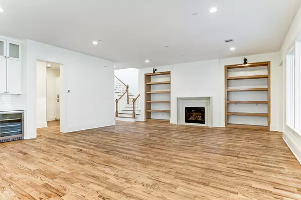 Houston, TX 77018,1050 W 42nd ST