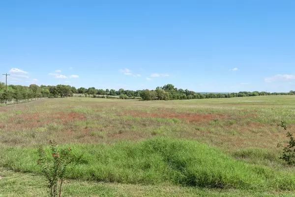 Brenham, TX 77833,5355 Indian Trail LN