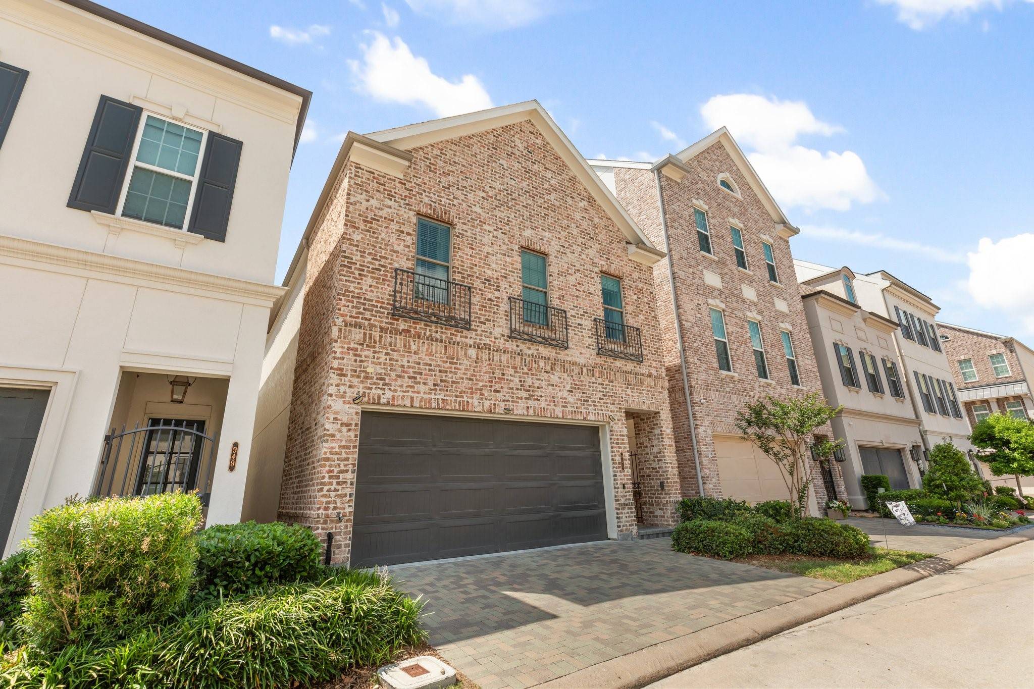 951 Dunleigh Meadows LN,  Houston,  TX 77055