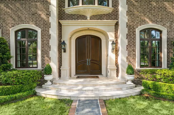 Houston, TX 77056,5570 Doliver DR