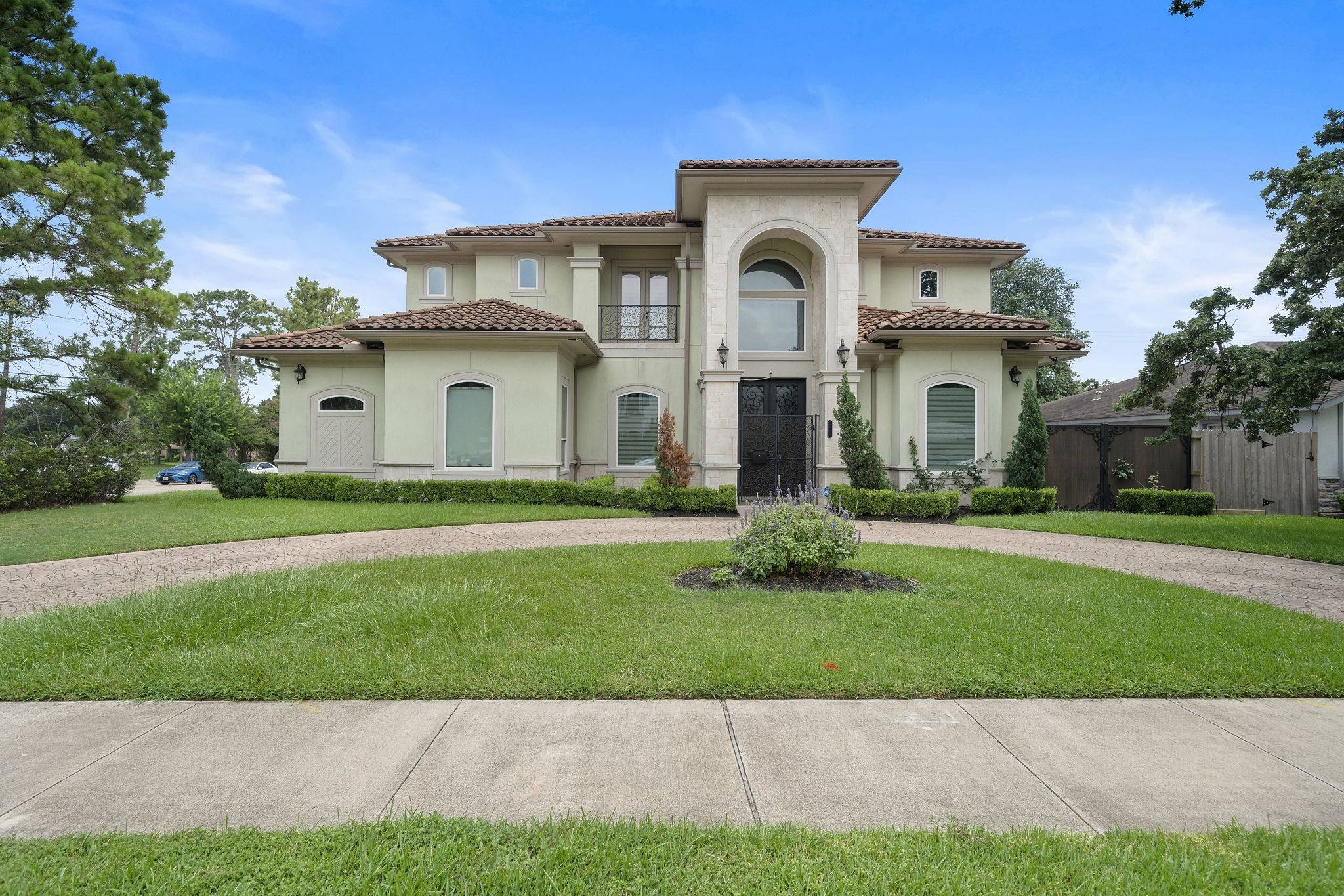 9761 Westview DR, Houston, TX 77055