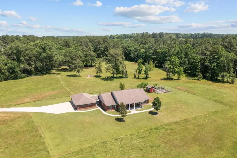 3210 Farm to Market 3065, Colmesneil, TX 75938