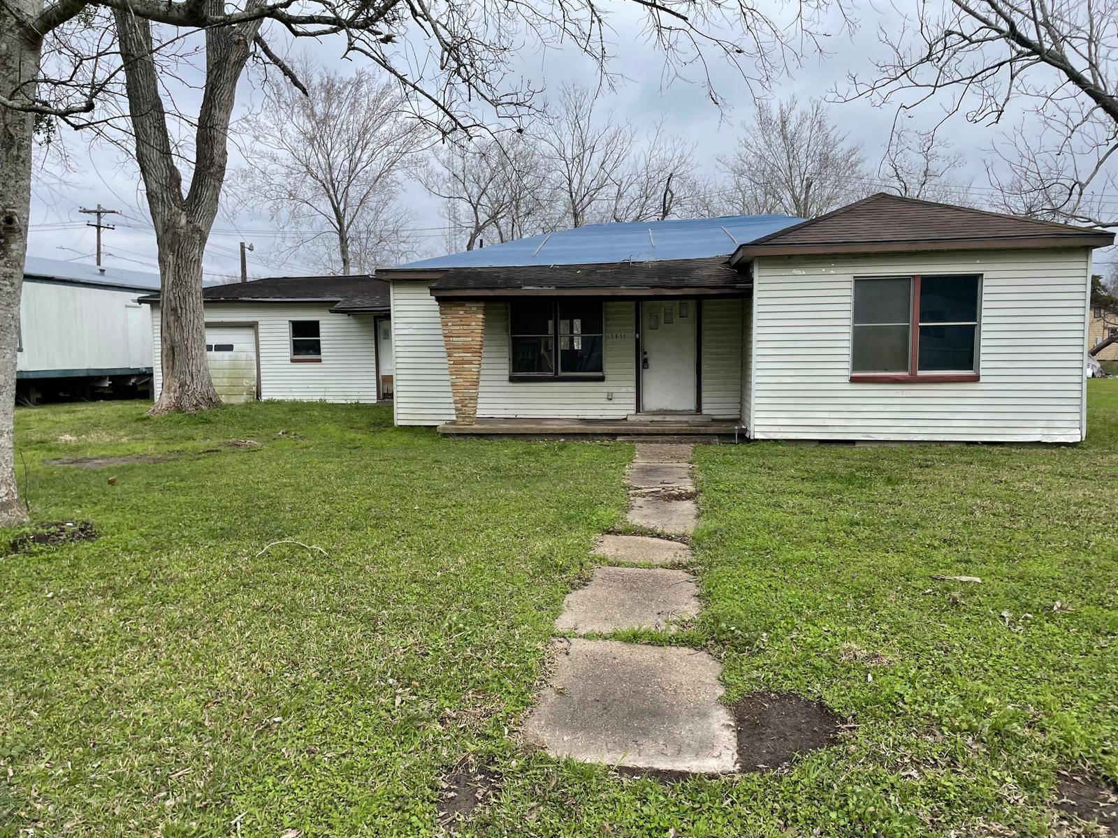 3611 Cedar ST,  Damon,  TX 77430