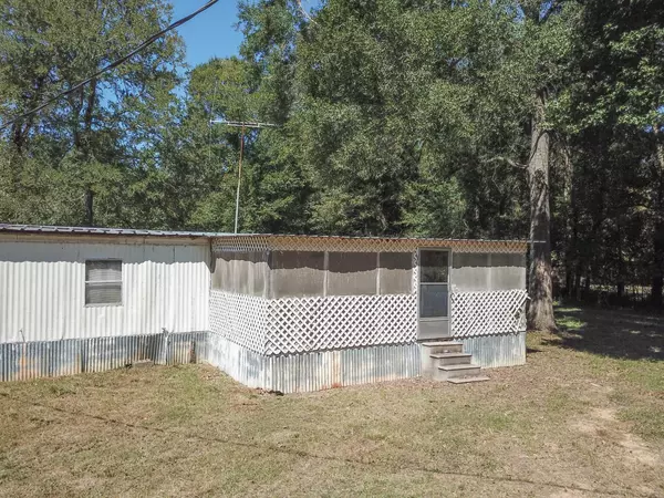 Shepherd, TX 77371,450 Buck Creek RD