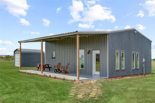 East Bernard, TX 77435,17017 County Road 210