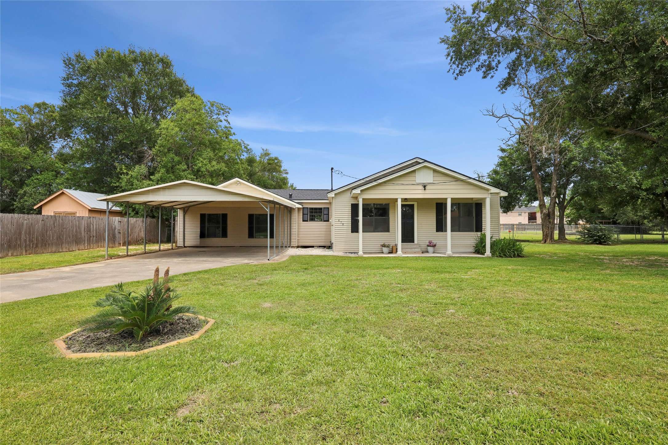 670 Middleton DR, Bridge City, TX 77611