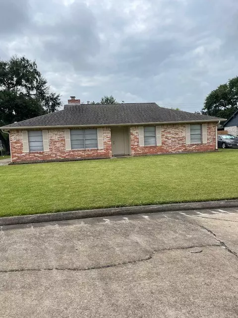 4315 Ravine DR, Friendswood, TX 77546