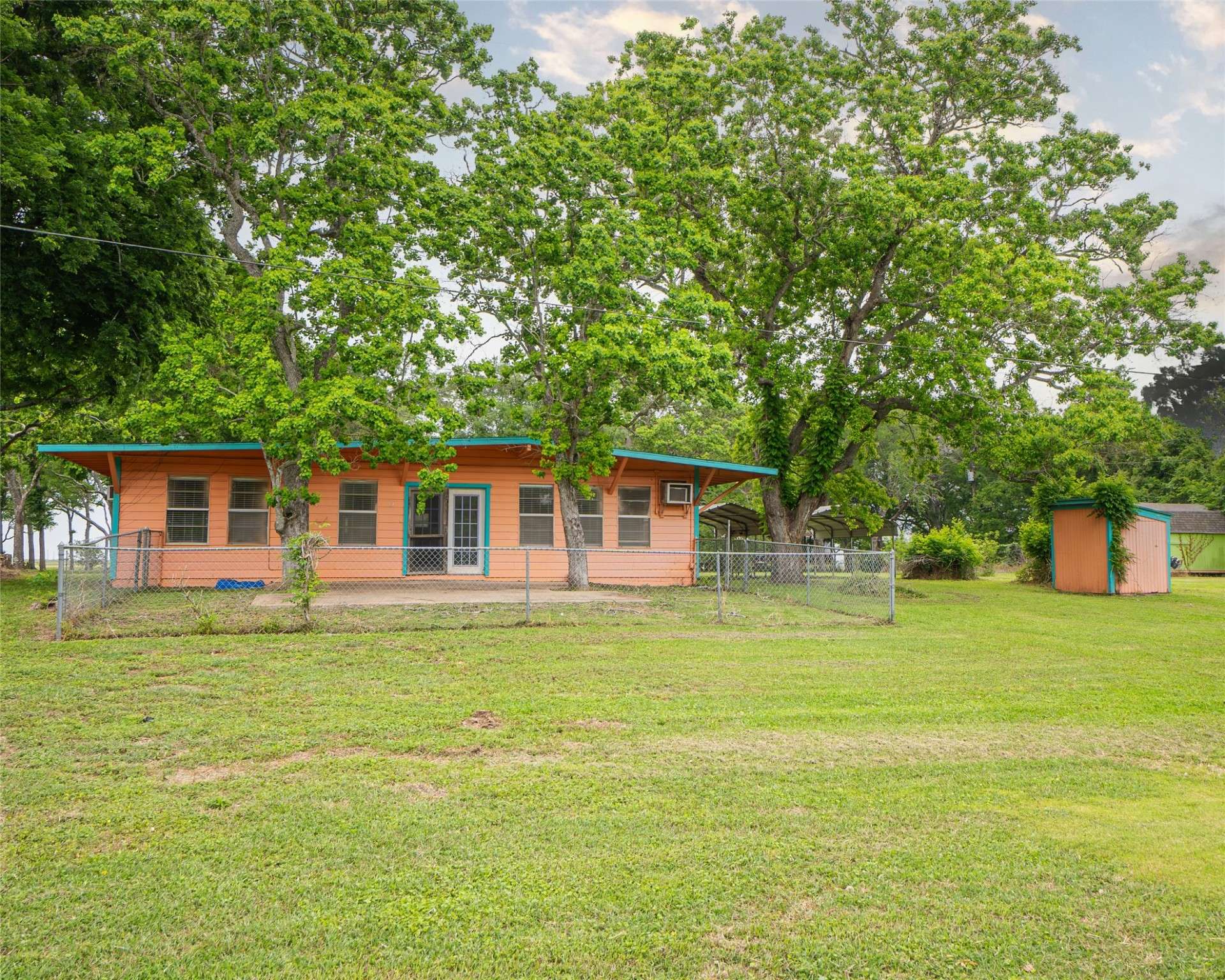 357 County Road 296,  Sargent,  TX 77414