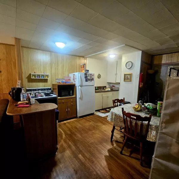 El Campo, TX 77437,710 College ST