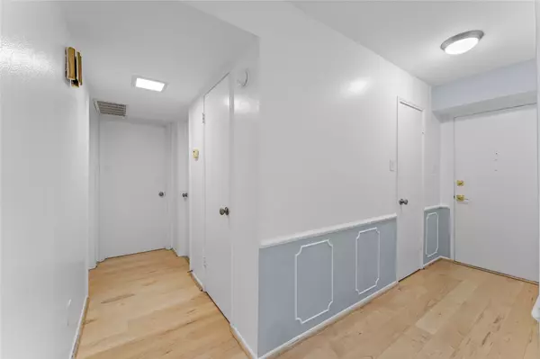 Houston, TX 77024,359 N Post Oak LN #221