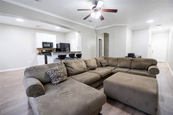 4908 Landward LN, Houston, TX 77066