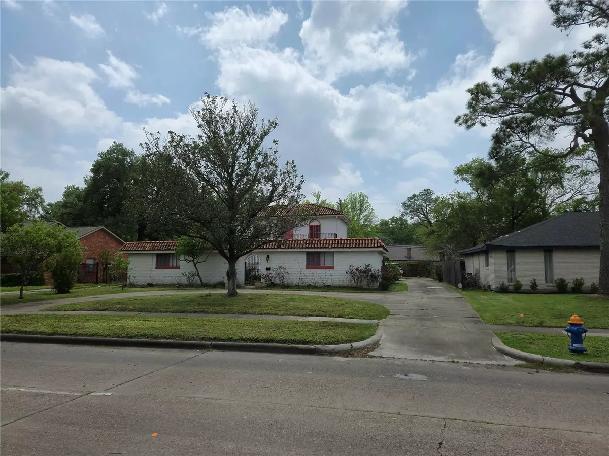 Houston, TX 77096,5851 S Braeswood BLVD