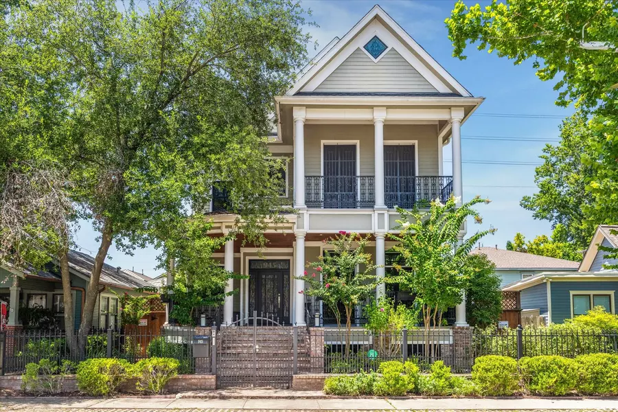 945 Waverly ST, Houston, TX 77008