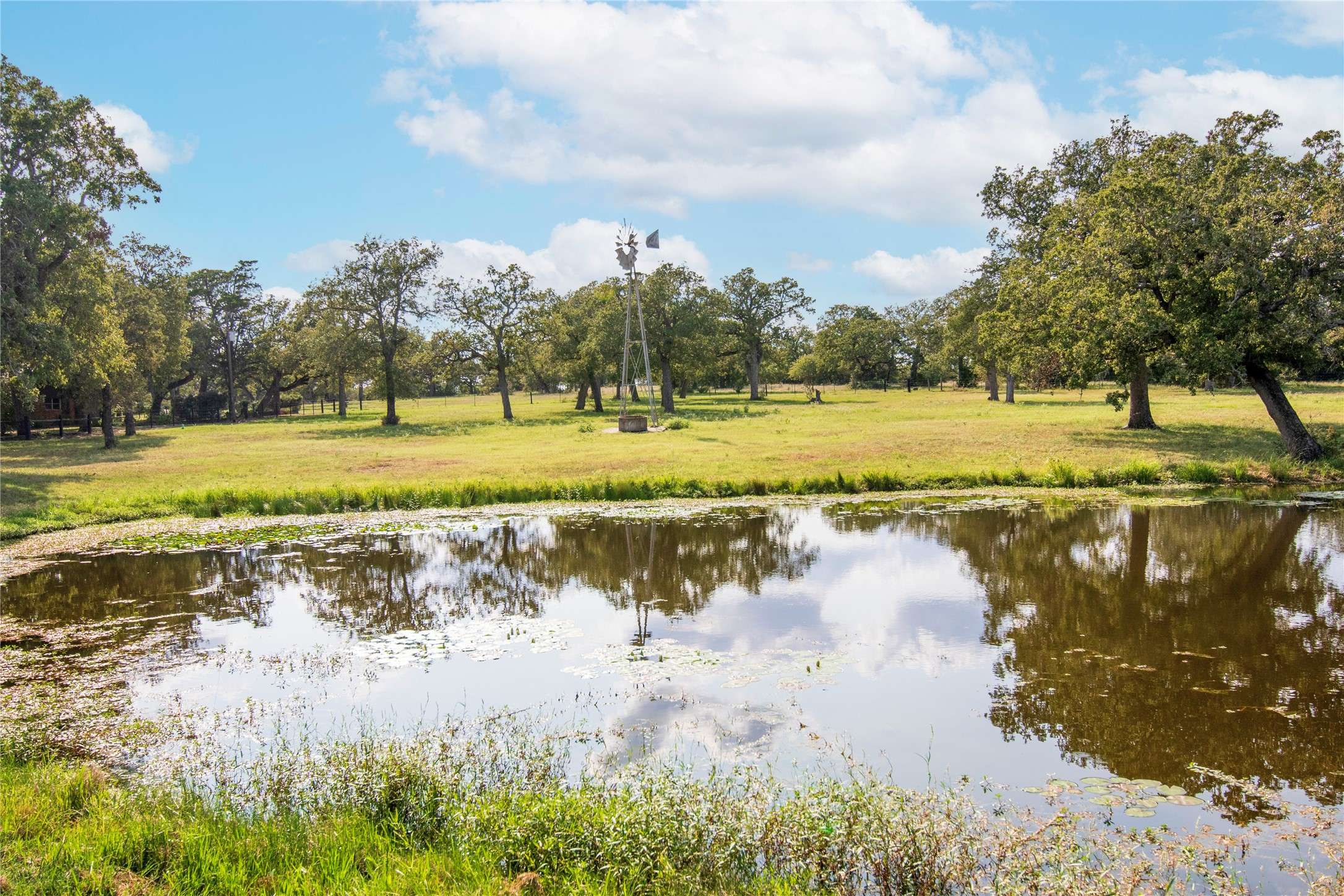 Giddings, TX 78942,2542 Hwy 77
