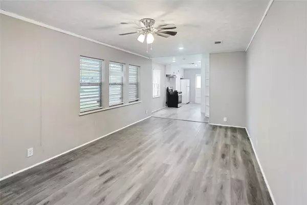 Texas City, TX 77590,1106 12th 1/2 ST N