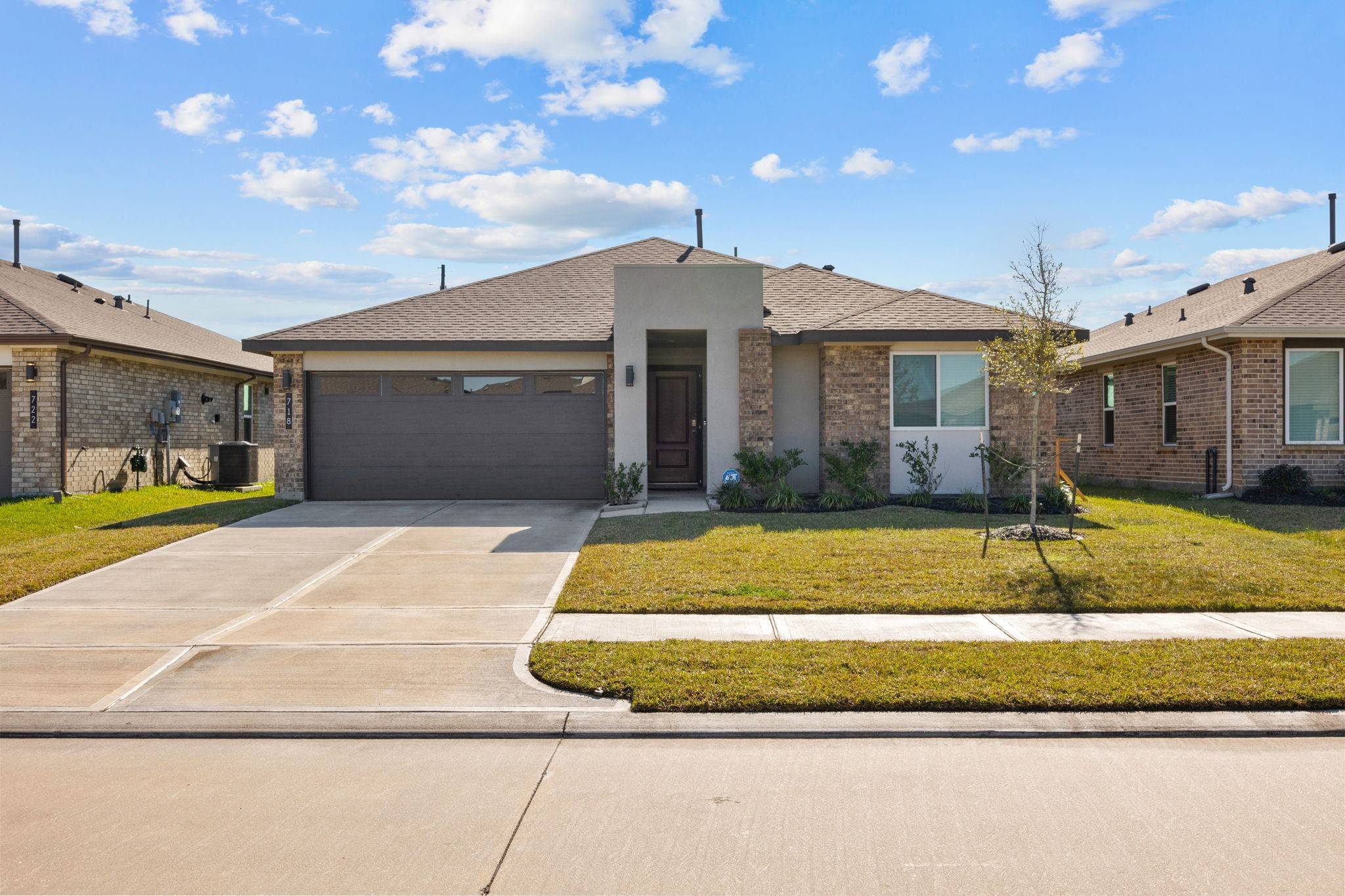 718 Silver Kettle DR,  Rosharon,  TX 77583