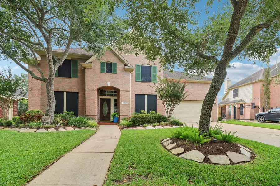 2830 Creek Bend DR, Friendswood, TX 77546