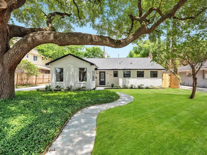 2501 Briarhurst DR, Houston, TX 77057