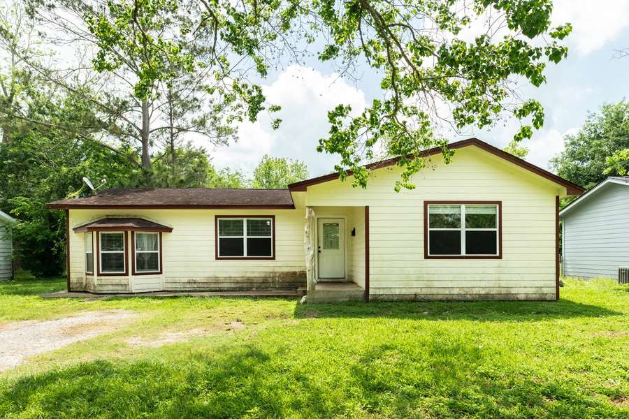 902 E 6th ST, Sweeny, TX 77480