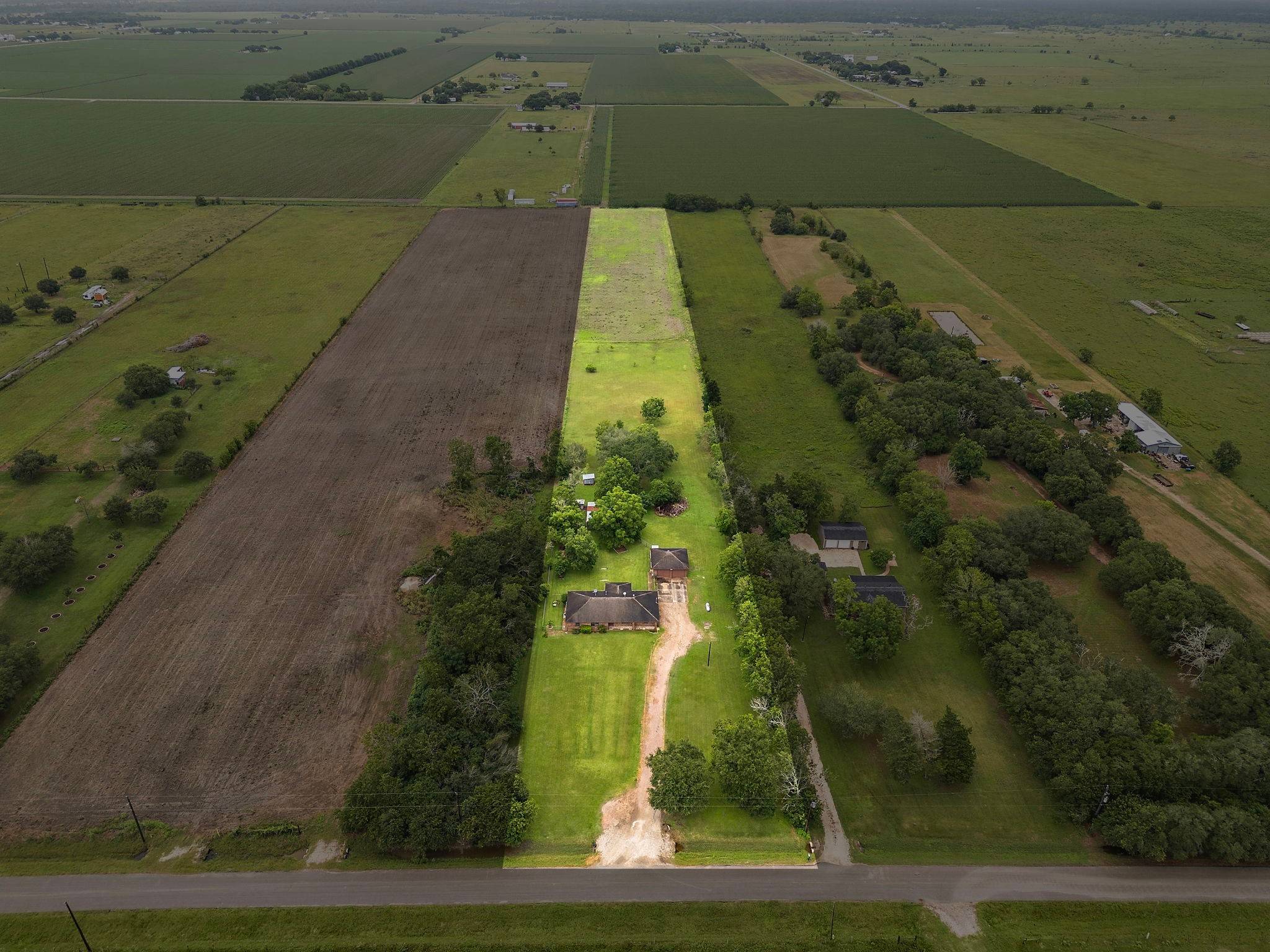 8614 Roper RD, Wallis, TX 77485