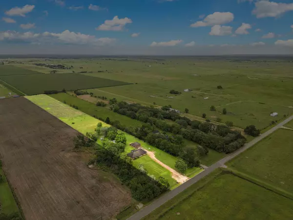 Wallis, TX 77485,8614 Roper RD