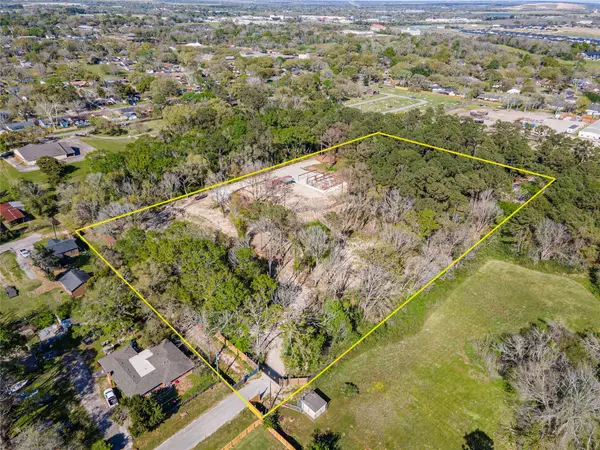 Alvin, TX 77511,225 Foster ST