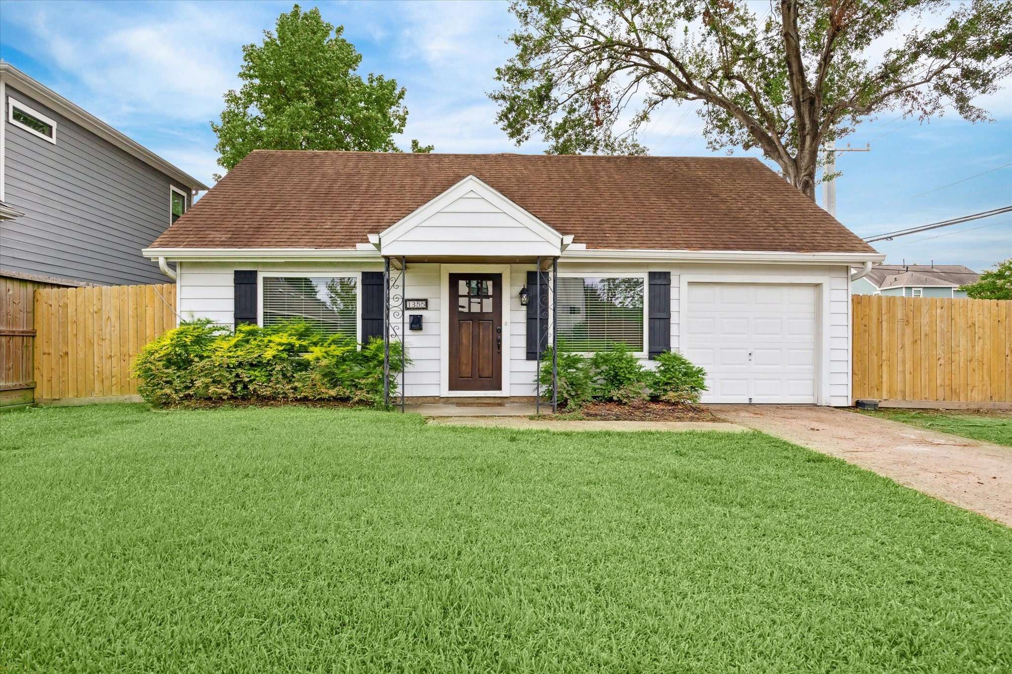 1355 Gardenia DR, Houston, TX 77018