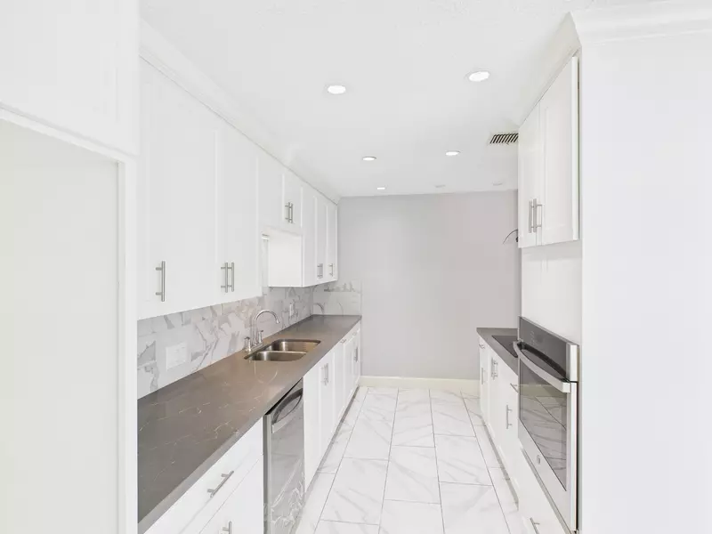 11619 Bowlan Ln, Houston, TX 77035